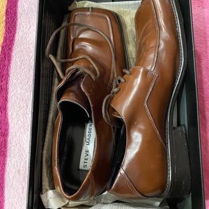 Steve Madden size 8 men’s dress shoes.  Used but still has plenty of life.